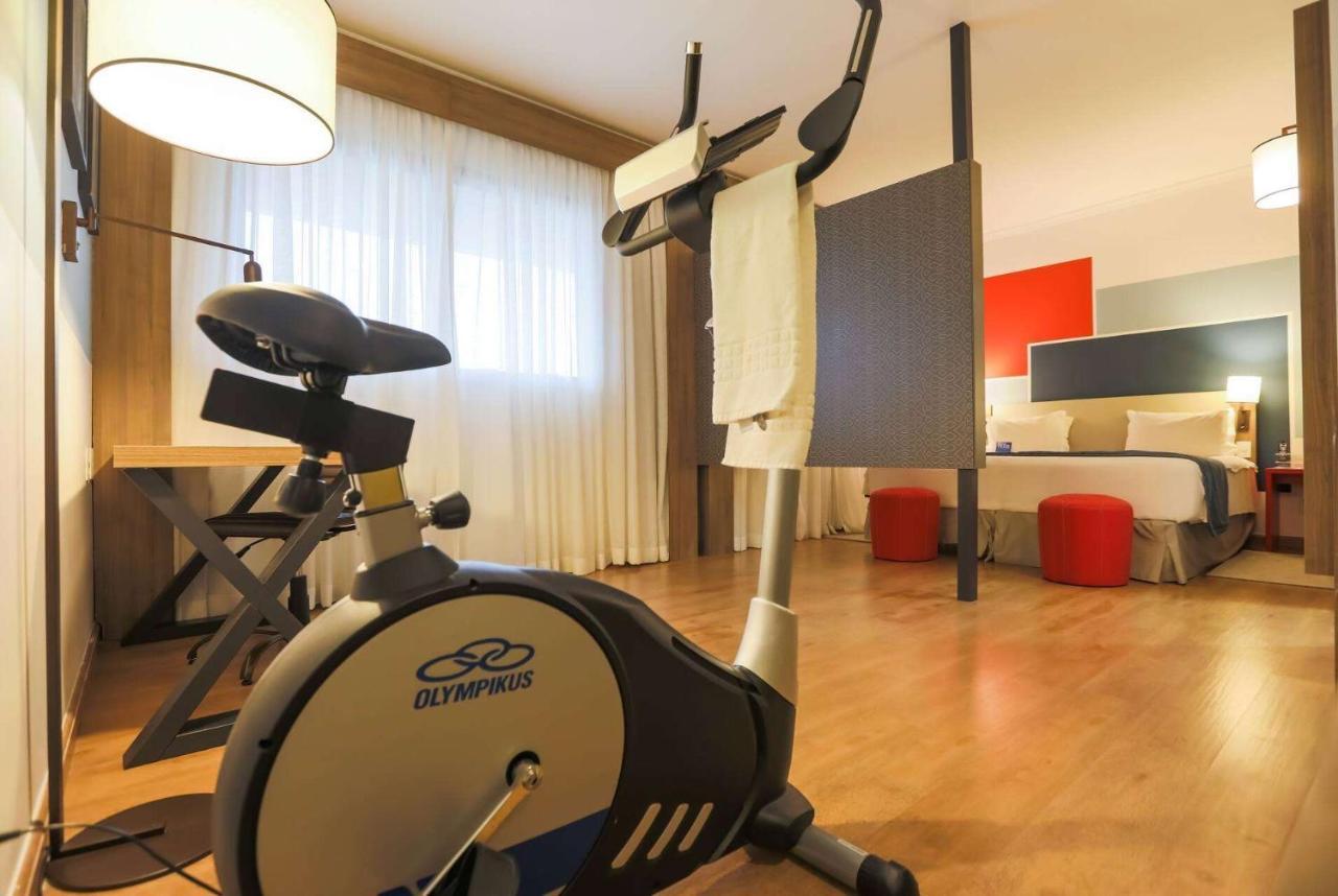 Готель Tryp By Wyndham Рібейран-Прету Екстер'єр фото An exercise bike in a hotel room