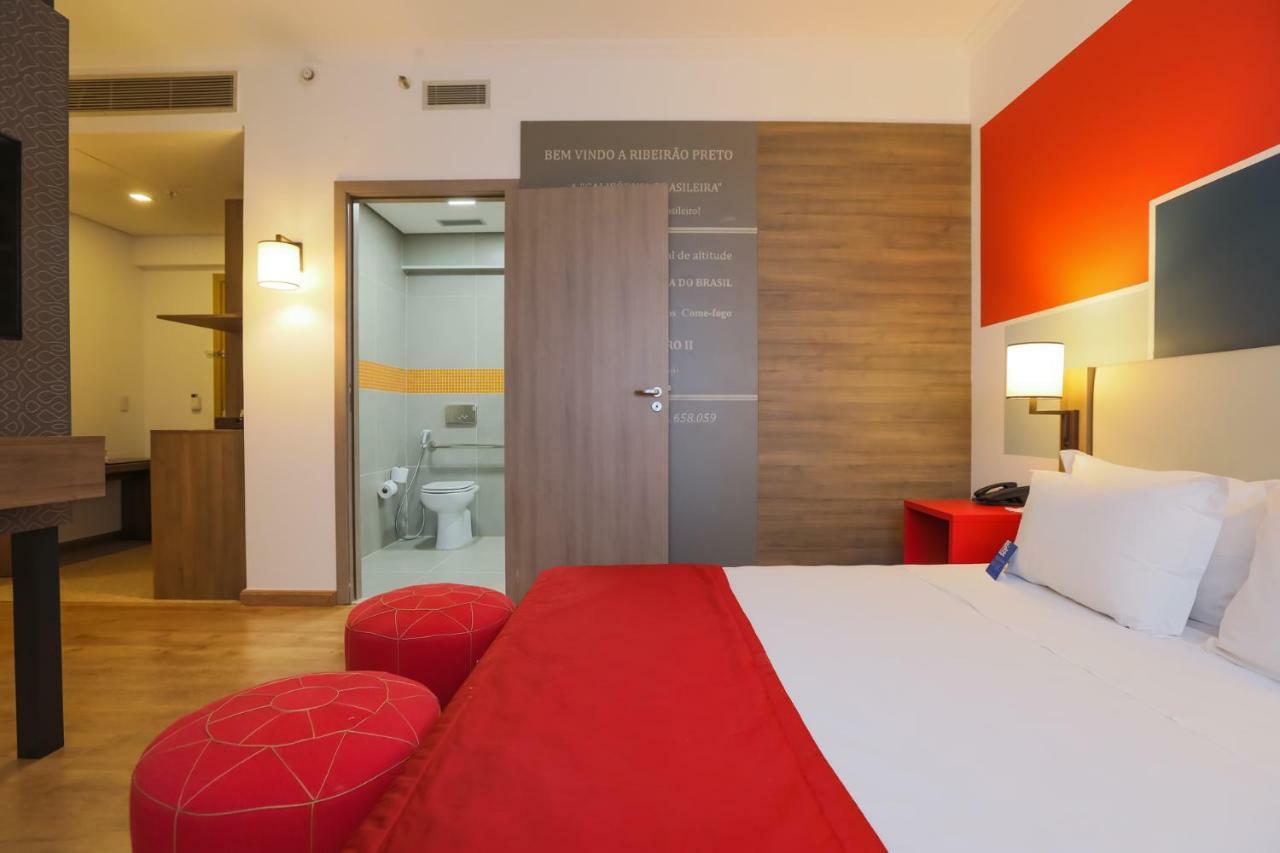 Готель Tryp By Wyndham Рібейран-Прету Екстер'єр фото A room at the hotel