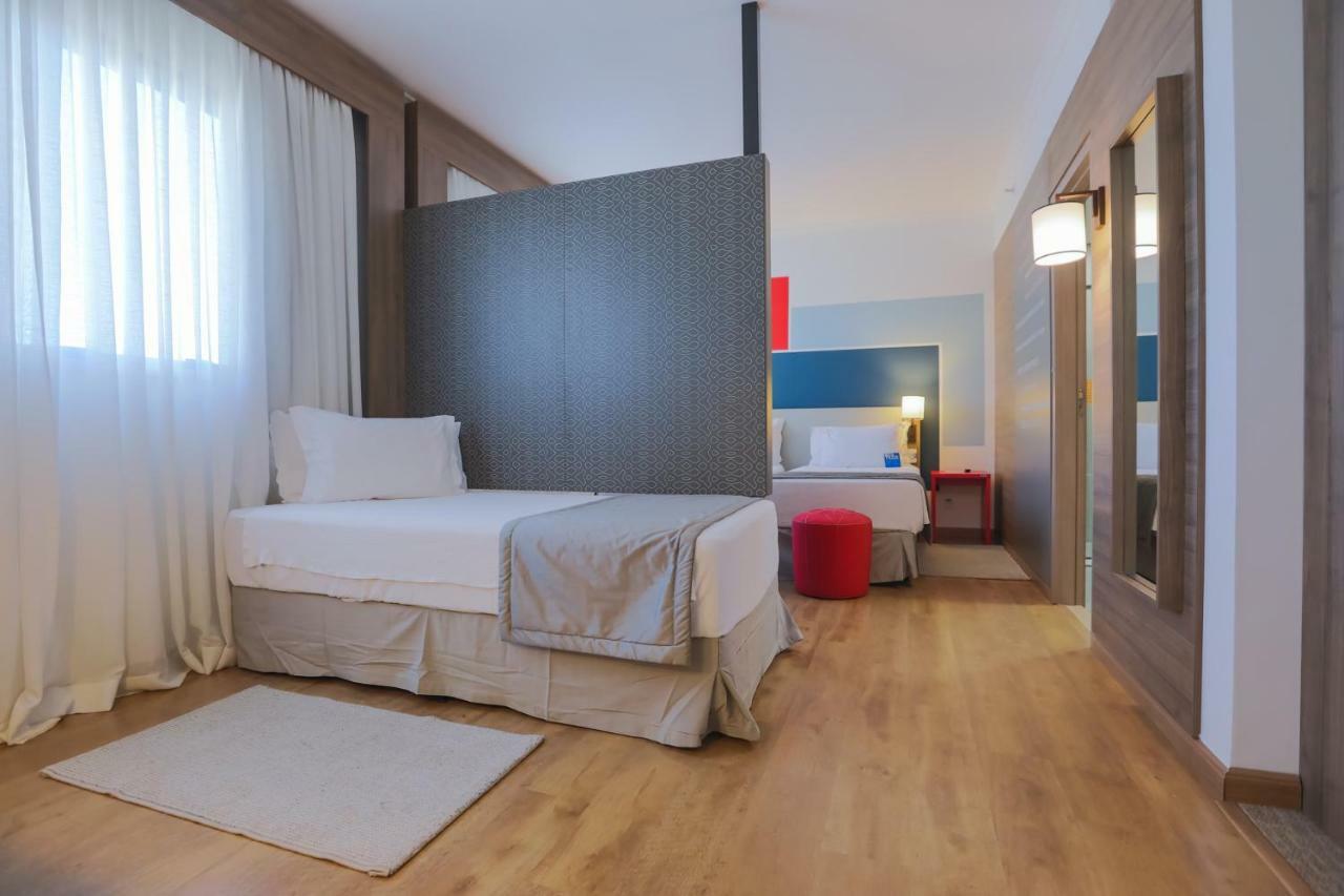 Готель Tryp By Wyndham Рібейран-Прету Екстер'єр фото A room at the hotel