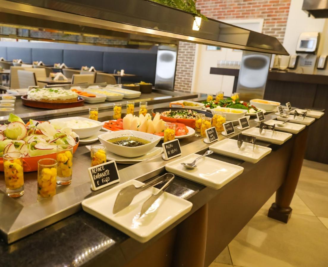 Готель Tryp By Wyndham Рібейран-Прету Екстер'єр фото A salad bar
