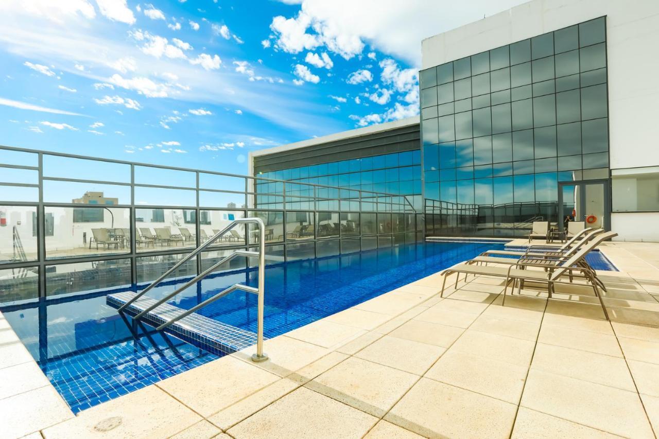 Готель Tryp By Wyndham Рібейран-Прету Екстер'єр фото Rooftop pool at the hotel